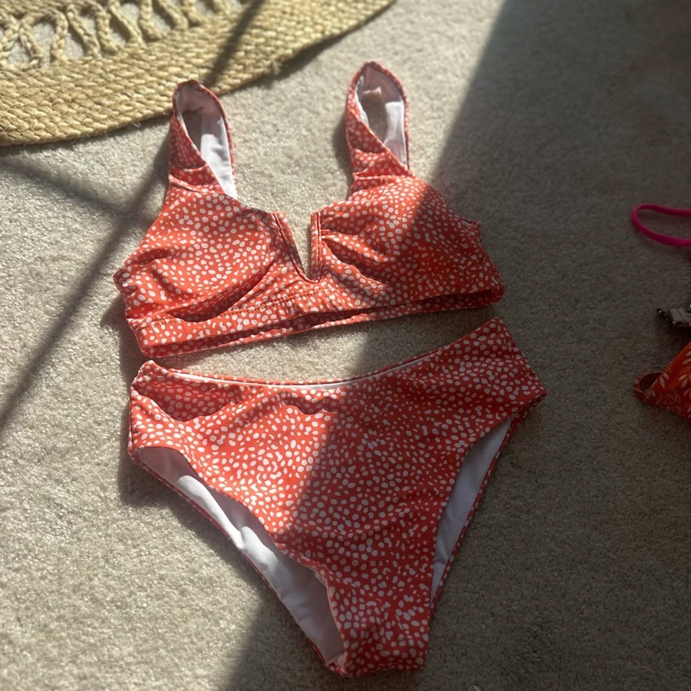 bikinis - Picture 3 of 3